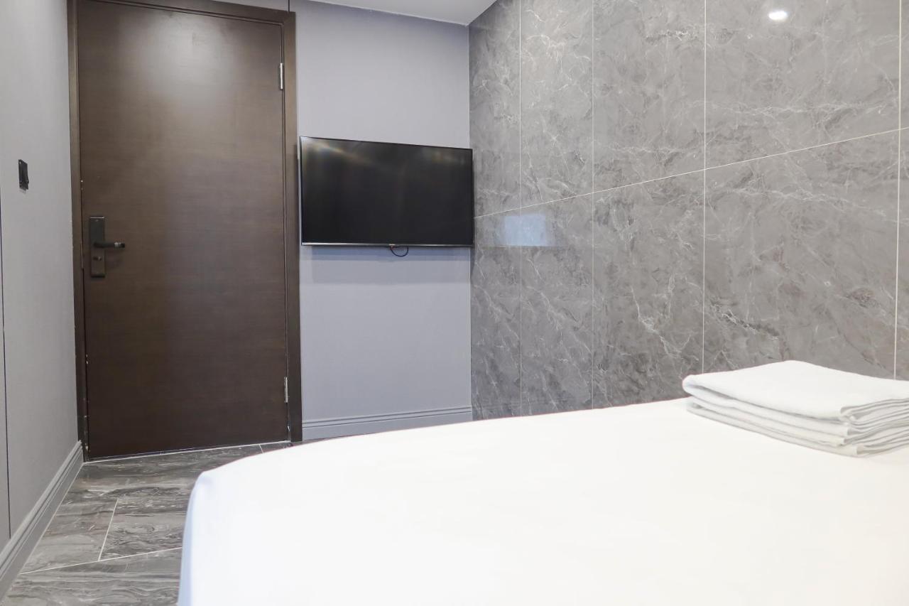 Apartemen Rr & Singapore